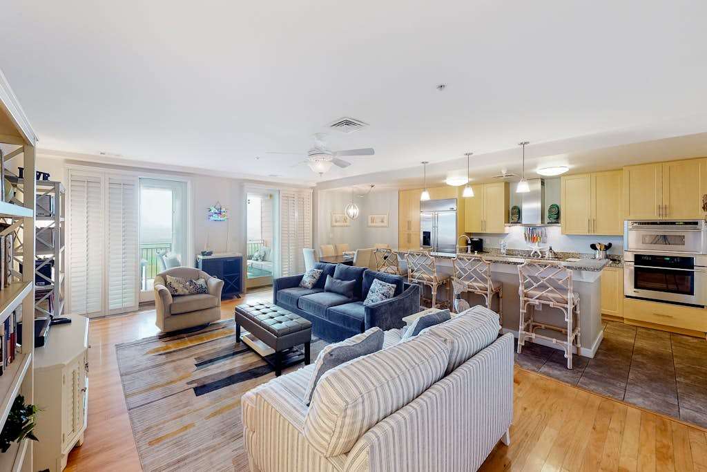 Bayfront penthouse with sunset views, 2 balconies, 3 pools & 2 fitness centers