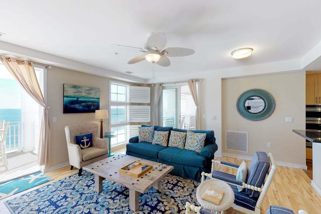Oceanfront, 2-story penthouse with 3 balconies, 3 pools & 2 gyms