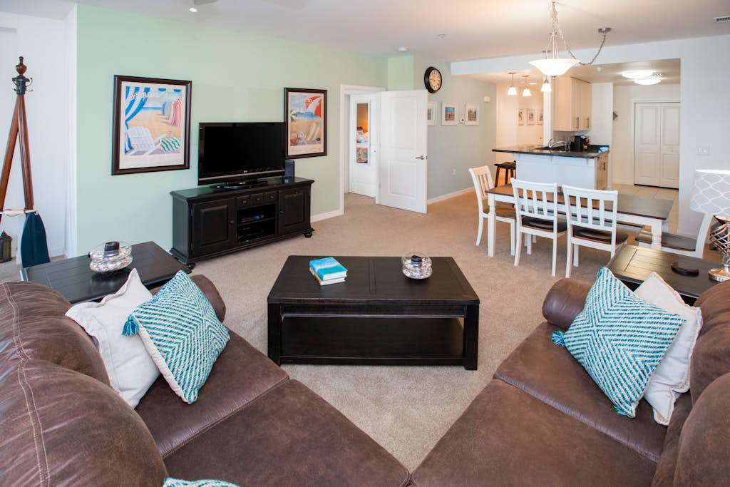 Courtyard condo near the ocean with washer & dryer, outdoor pool & gym