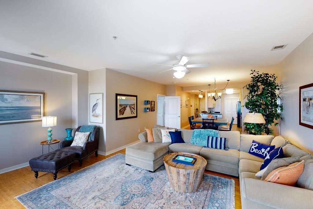 Great condo with 2 balconies, excellent ocean & bay views, 3 pools, & gym