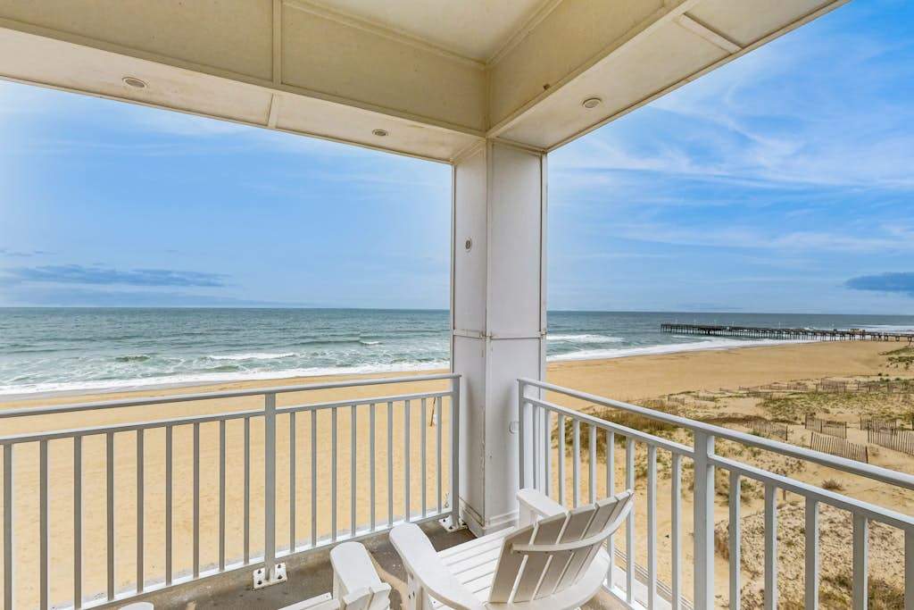 Oceanfront corner condo with wraparound balcony, 3 pools, gym, & views