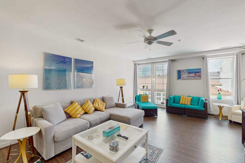 Peaceful pool view condo close to the beach and nature with games, AC & balcony