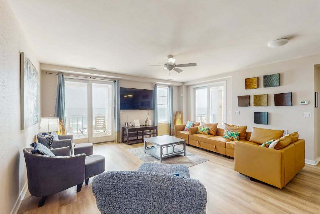 Superb oceanfront condo with beachfront balcony, 3 pools, & grills