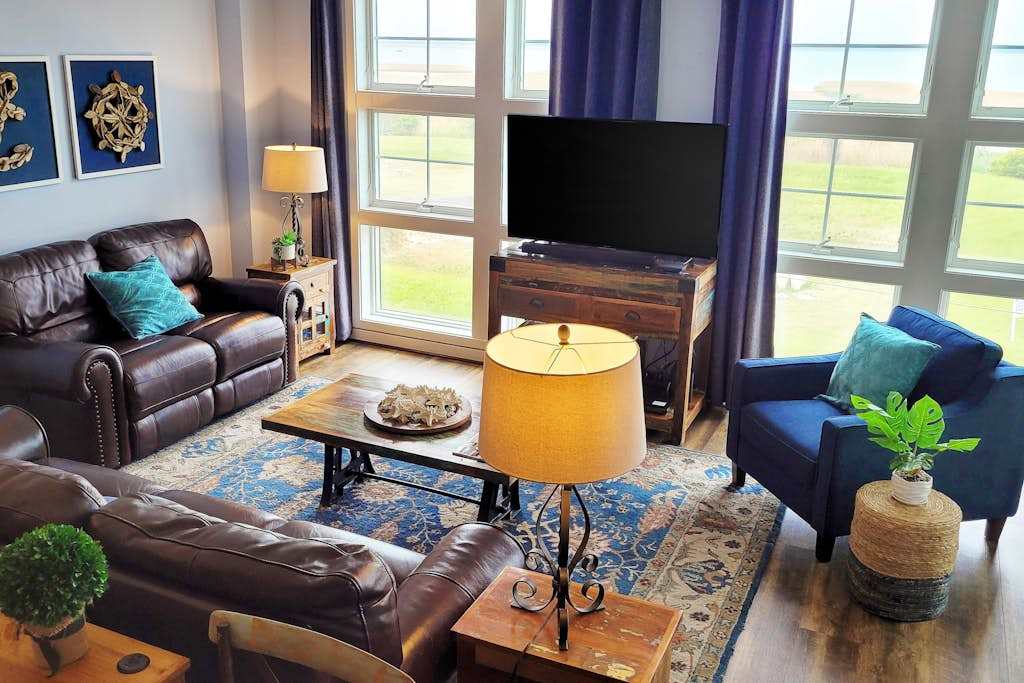 Updated, third-floor, bayfront condo with sunset views, 3 pools & 2 gyms