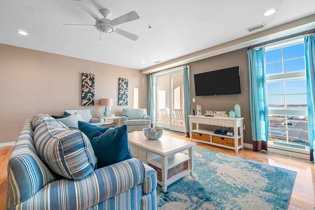 Wonderful condo in oceanfront complex with pools & gym