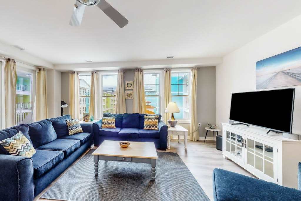 Beach condo with pool views, balcony, outdoor pool & gym