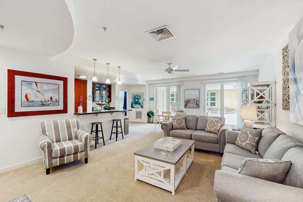 Relaxing condo close to the beach with resort pool, grills & fitness steps away