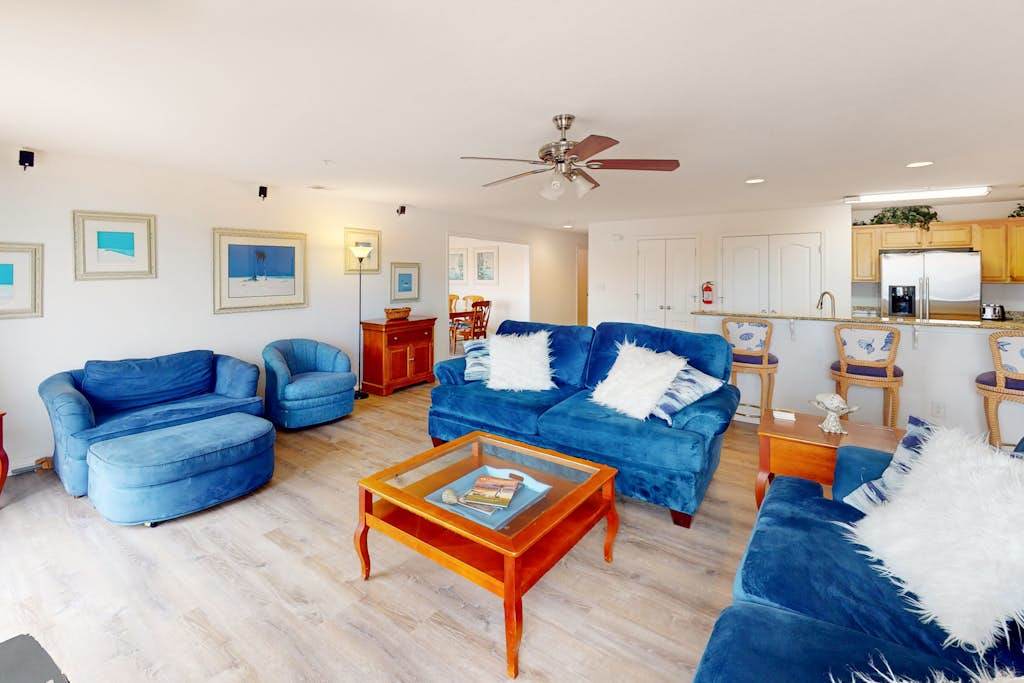 Beautiful home close to the Atlantic with shared pool, private washer & dryer, WiFi