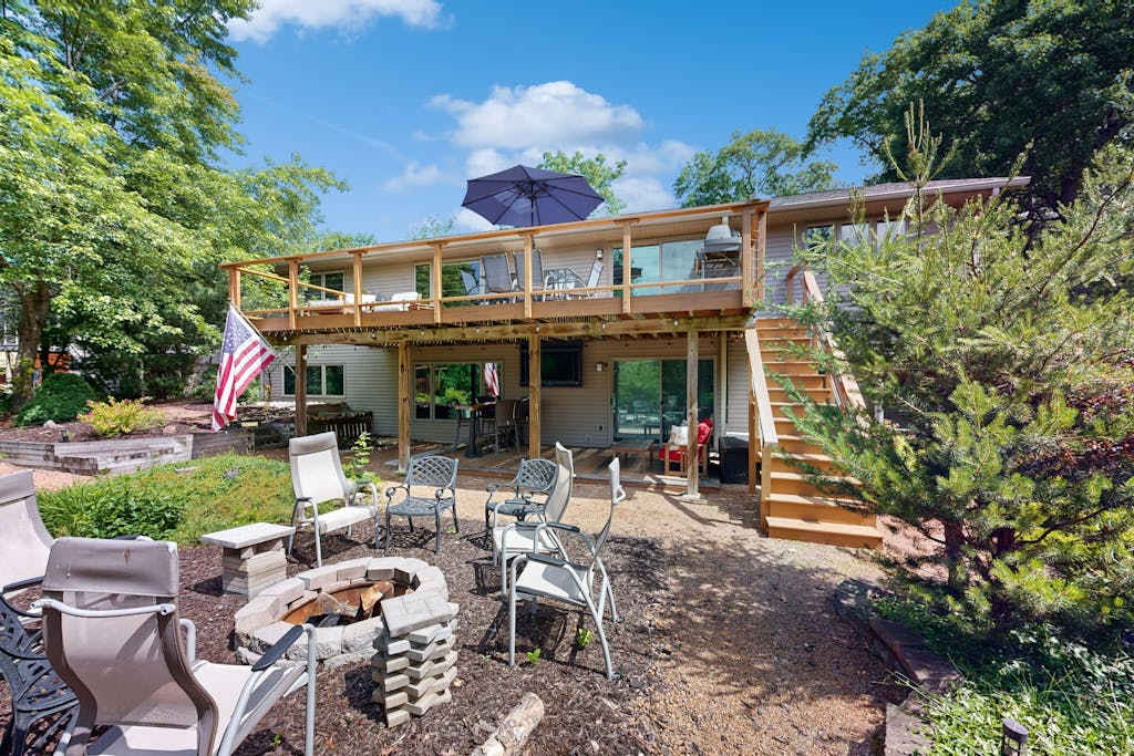 Green side smart home with golf, beach & lake access, off-site dock & EV charger