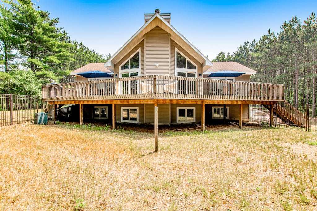 Secluded lake retreat with game room, near beach, boat rental, dining, and golf