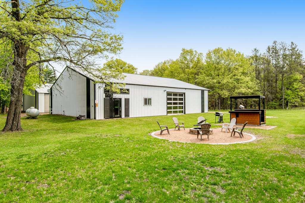 Renovated barn retreat with firepit, grill, sauna, foosball, kayaks & movie room