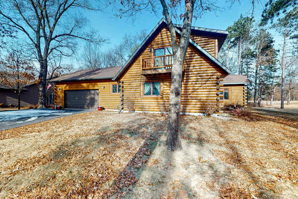 Cozy Log Home Overlooking the 12th Fairway, A Perfect Retreat at Lake Arrowhead