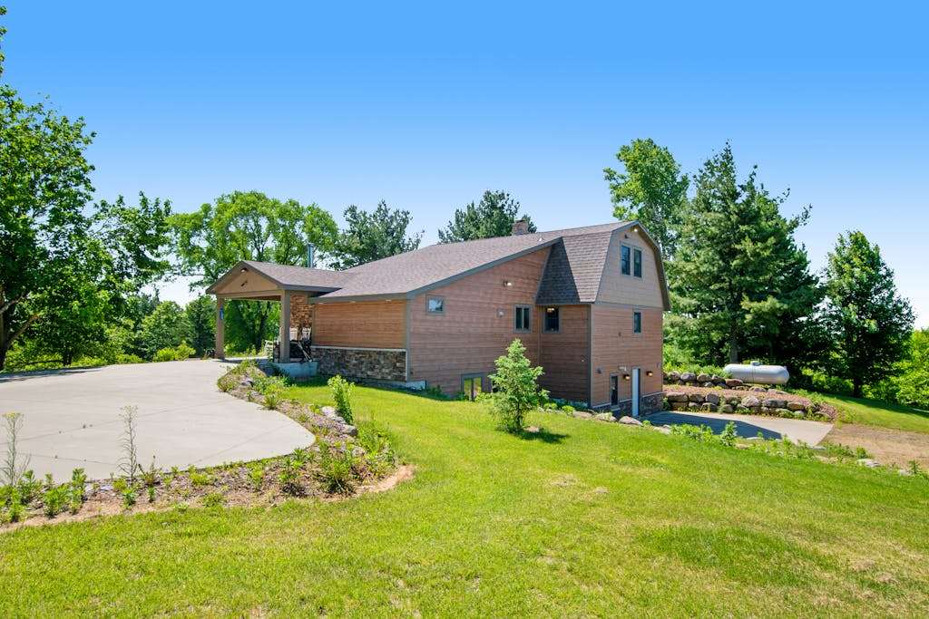 Stunning lodge with game room, balcony, central AC & washer & dryer