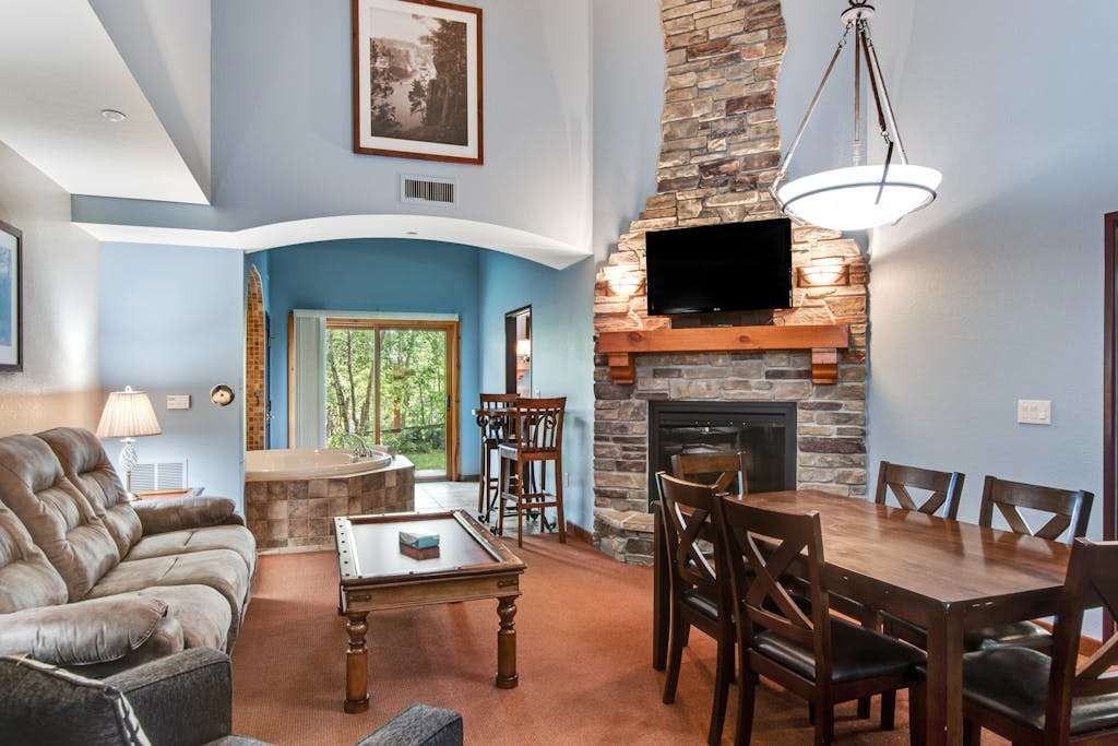 Cozy Fireside Condo with Jetted Tub & AC