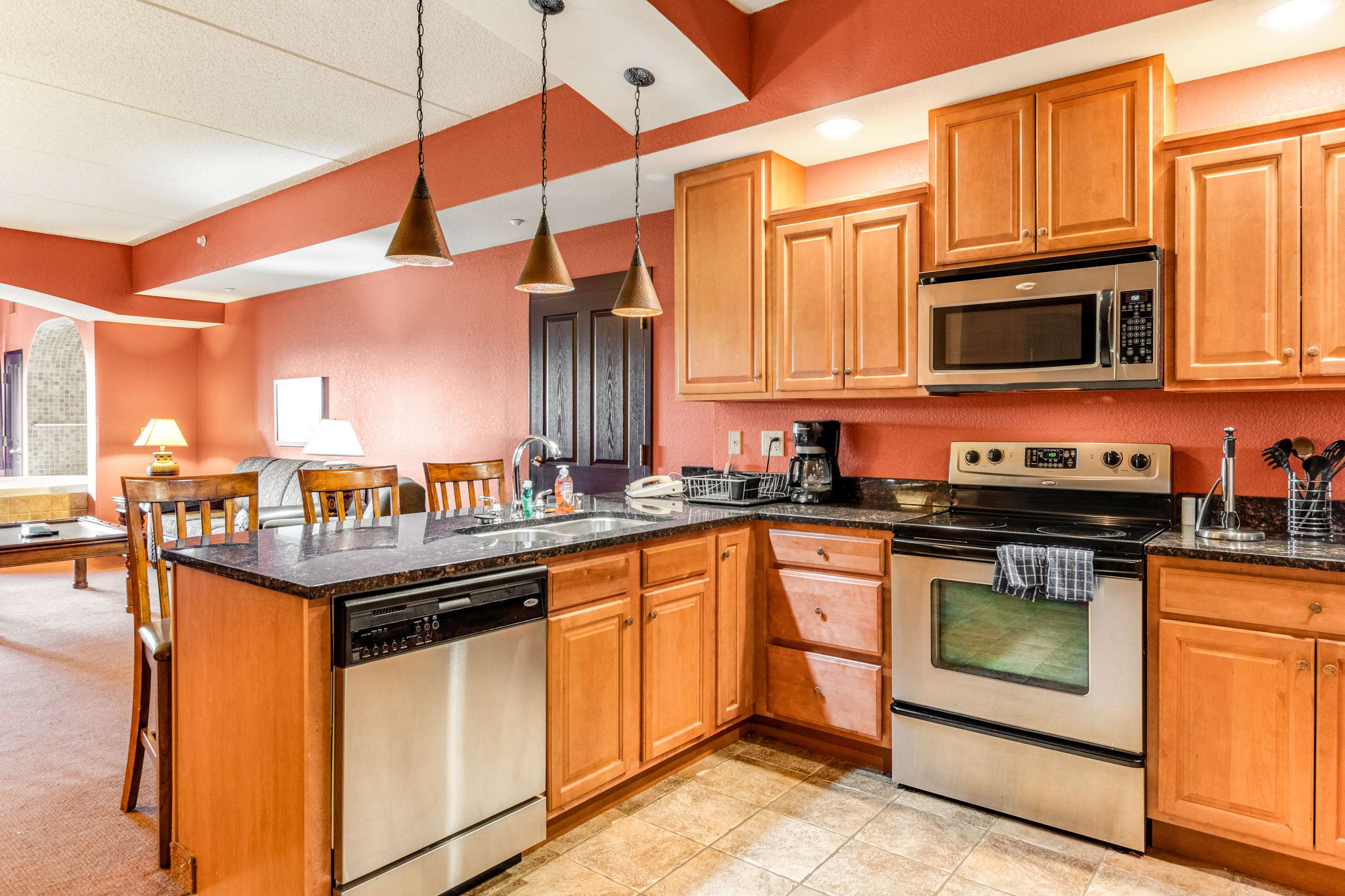 Riverside Golf Resort Condo with Full Kitchen