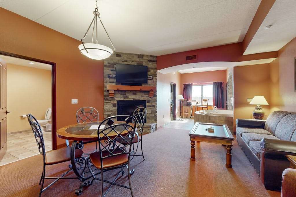 Spacious Condo Near Downtown Dells Attractions