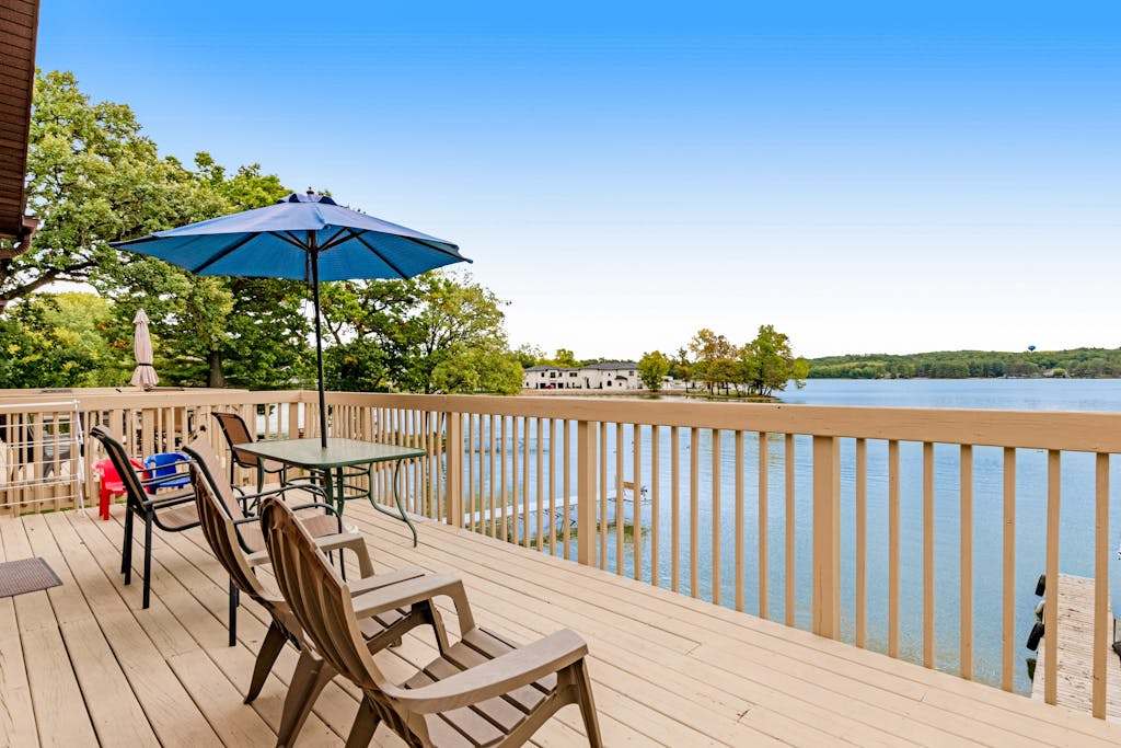 Lakefront Condo | Dog-Friendly + Beach Access