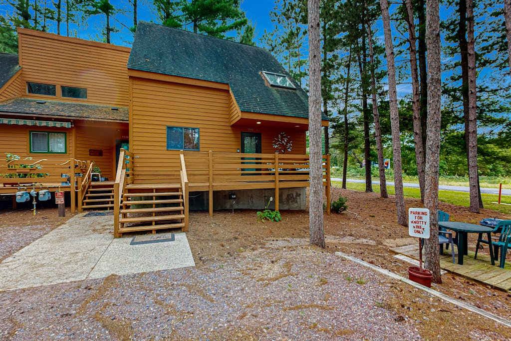 Cabin Style Condo with shared pool, hot tub, golf, & much more!