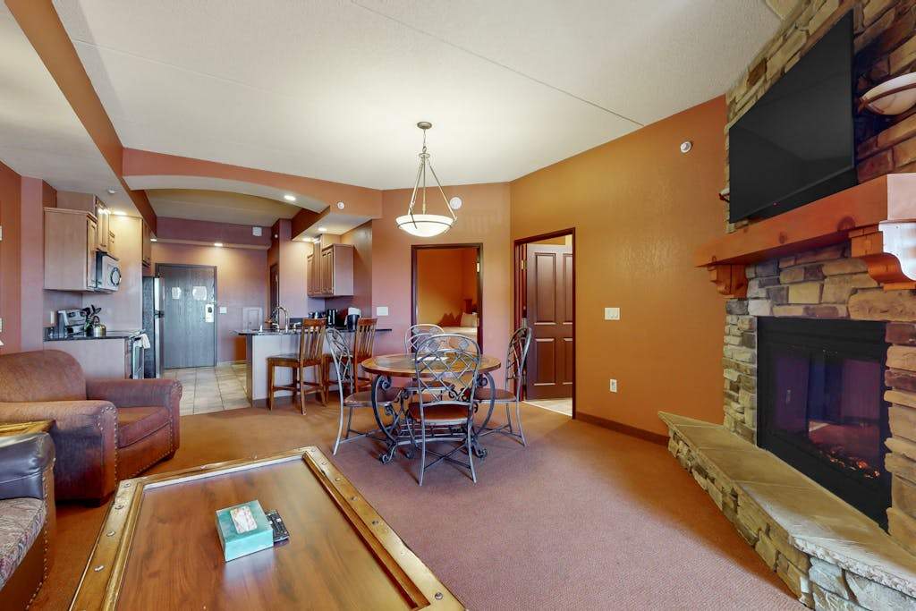 Inviting Condo + Fireplace+ Family Fun