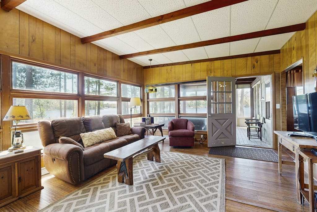 Lakefront home on private peninsula with 2 piers & lovely water views - 2 dogs OK