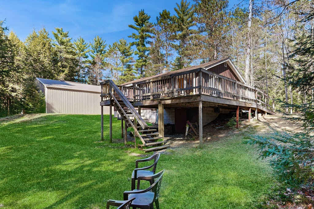 Dog-Friendly Retreat Near Trails & Lake with Full Kitchen, Central AC, & WiFi