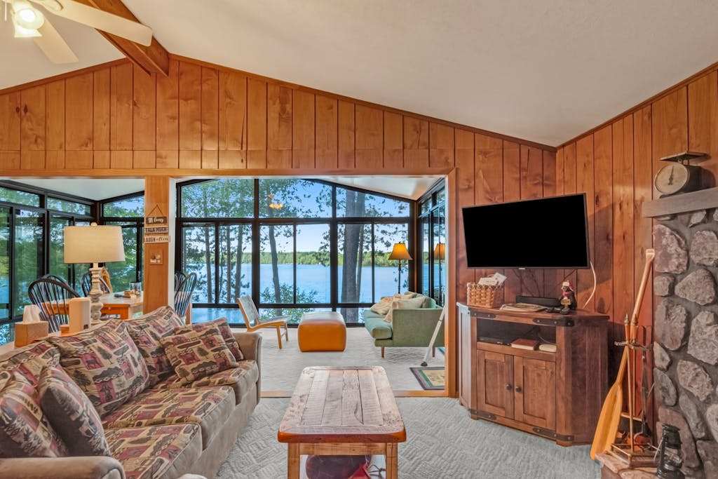 Lakefront home with deck, grill, fireplace, firepit, AC, & WiFi