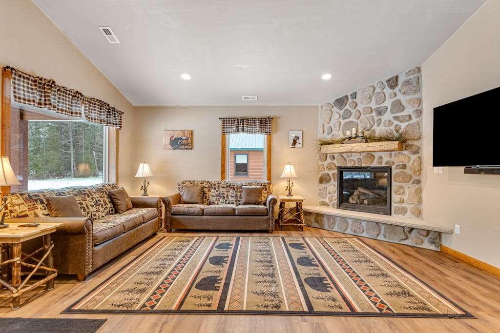 Modern dog-friendly cabin with hot tub, gas fireplace, patio, grill, & central AC
