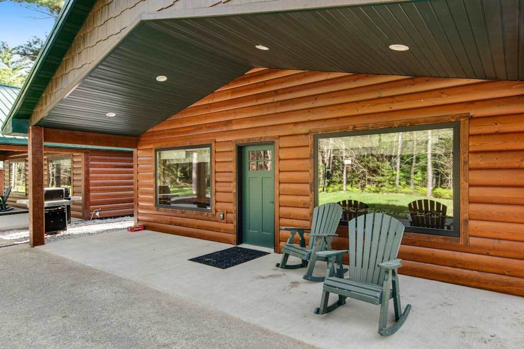 Inviting dog-friendly cabin with hot tub, fireplace, patio, grill, central AC, & washer & dryer