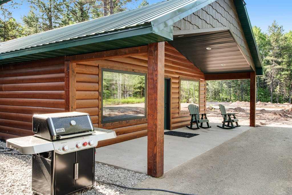 Contemporary dog-friendly cabins with hot tub, fireplaces, patios, & washers and dryers
