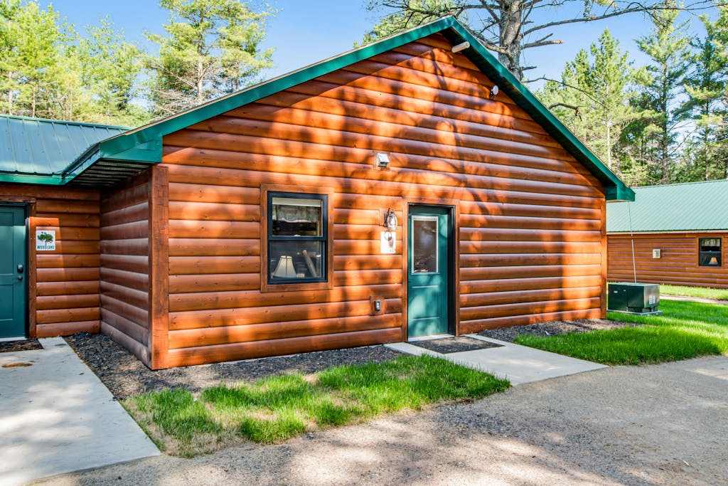 Exquisite dog-friendly cabins with hot tub, fireplace, patio, grill, central AC, & washer & dryer