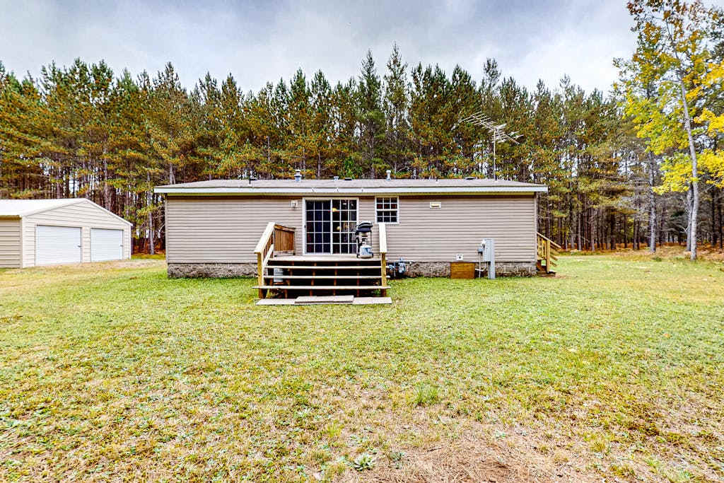 Cozy, dog-friendly home with on-site snowmobile & ATV trails & firepit