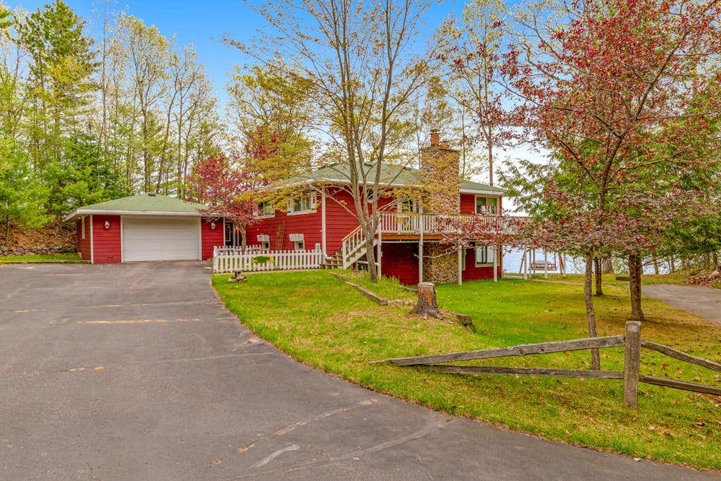 Updated home on private lake, two fireplaces, WiFi, washer & dryer, & AC