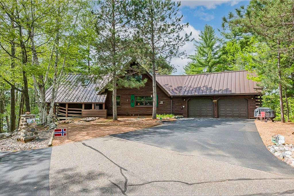 Lakefront home with private dock, two decks, kayaks, & AC