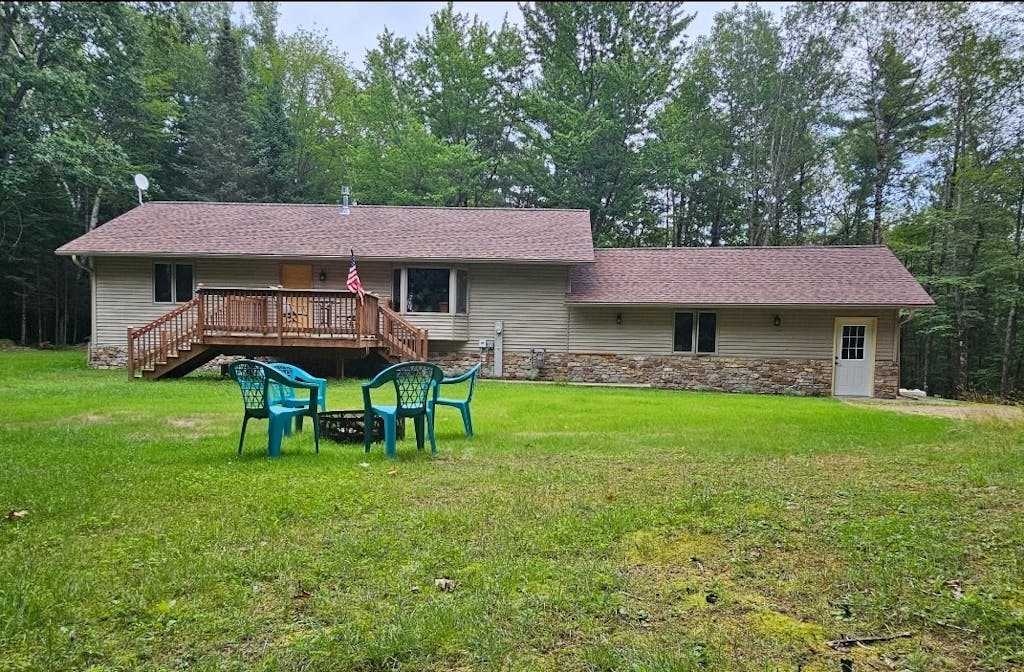 Cozy Wooded home with WIFI, Gas Grill, Two Kitchens, Near Lakes & Trails