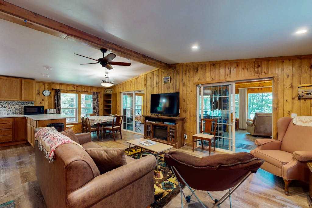 Serene Lakefront Home with dock, gas grill, fire pit, WIFI, on ATV trail