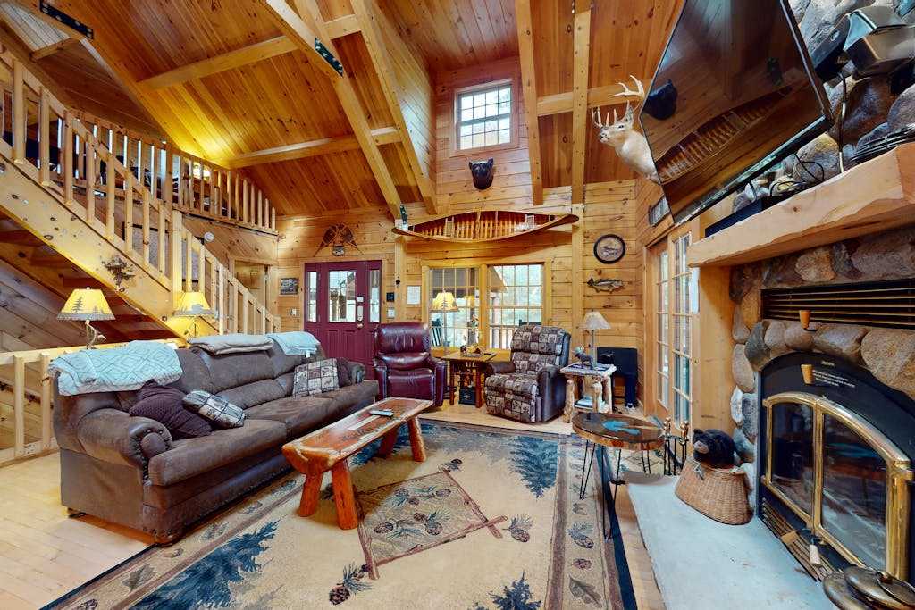 Quaint lakefront cabin with indoor & outdoor fireplace, private dock - dogs OK