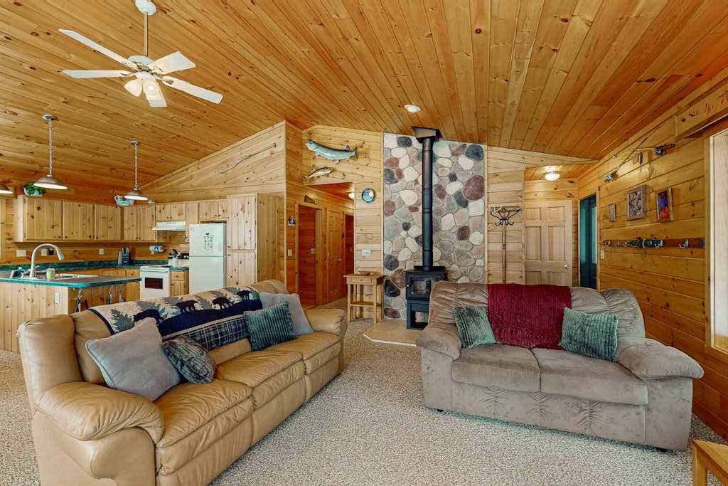 Cozy, Peaceful, Lakefront Retreat with Private Walking trails, Fire pit, & More