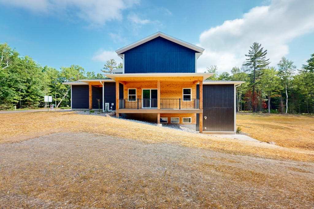 Two Modern Northwoods Townhome near lakes, trails & town‚ perfect for adventures