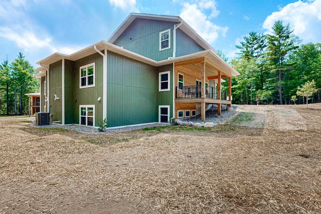 Two Modern Northwoods Townhome near lakes, trails & town-perfect for adventures!