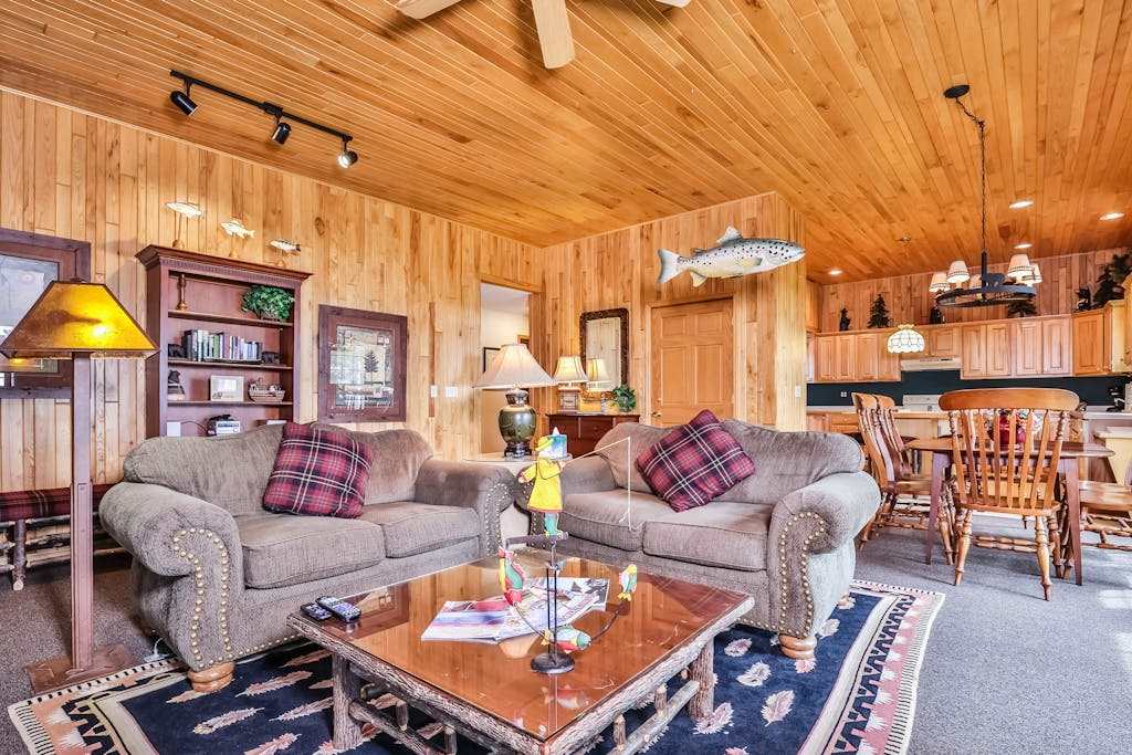 Lake resort villa with water views, screened porch & marina - dog-friendly