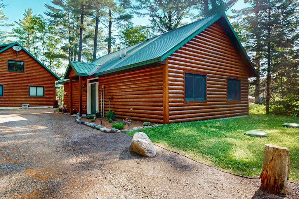 Cozy Cabin on the Turtle Flambeau Flowage, great for all seasons!