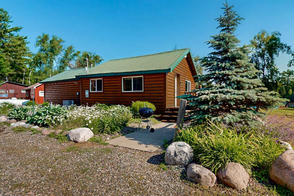 Cozy Cabin located on the Turtle Flambeau Flowage, great for all seasons!