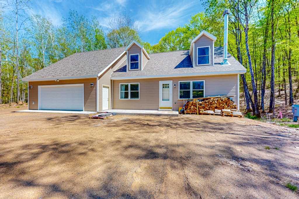 Secluded retreat with lake access, snowmobile and ATV trail, large garage & bunk room