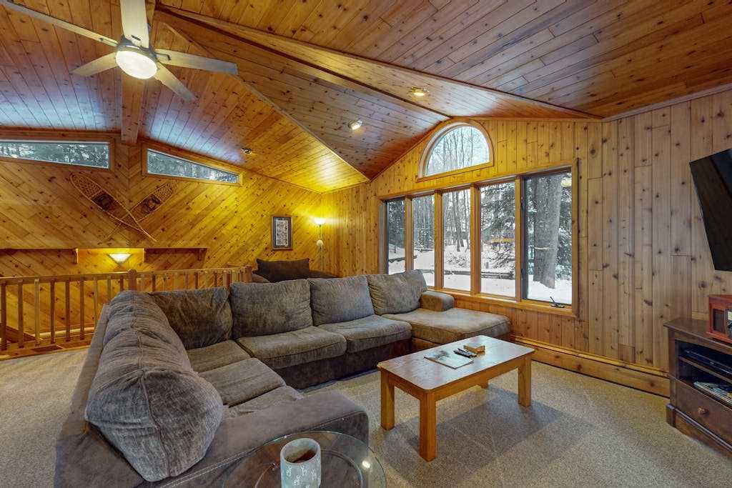 Serene Lakefront Home with Fire pit, Dock, WIFI, & Dog-Friendly