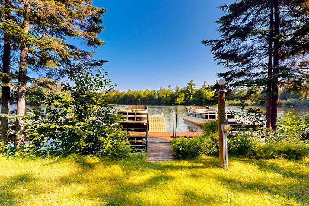 Cozy Cabin located on the Turtle Flambeau Flowage, great for all seasons!