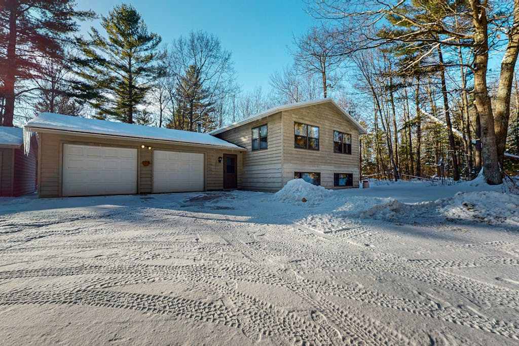 Cozy wooded home with access to snowmobile trail, near town, lakes, & bike trails
