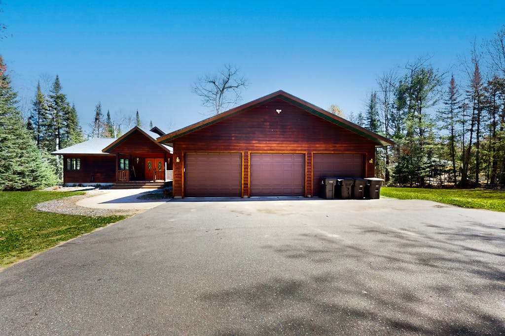 Dog-friendly lodging with scenic deck, pool table, lake dock, & free WiFi