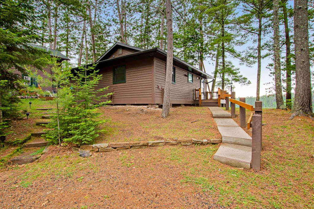 Waterfront cabin with Plum Lake views, private dock, beach access & kayaks