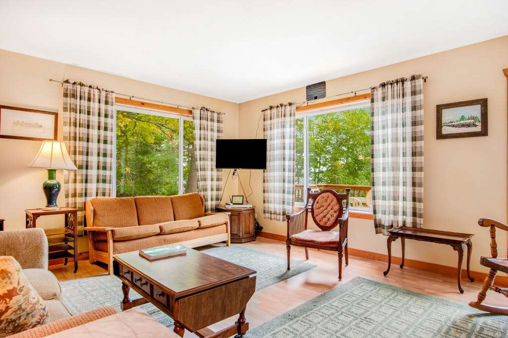 Dog-friendly, lakefront retreat with a deck, gas grill, & washer & dryer