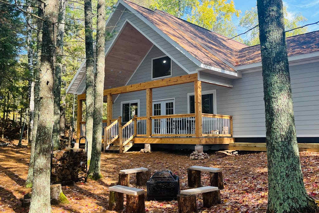 Dog-friendly, lakefront getaway with a firepit, dock, washer & dryer, & AC